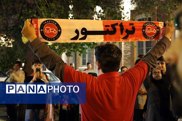 شادی مردم ارومیه از قهرمانی تیم فوتبال تراکتور