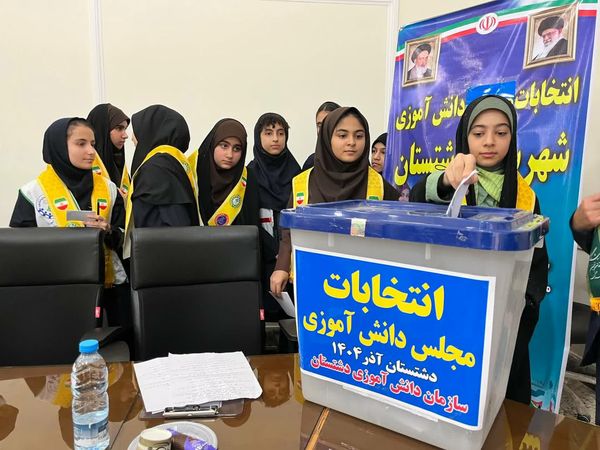 دانش‌آموزان دشتستان نمایندگان خود را به مجلس دانش‌آموزی فرستادند