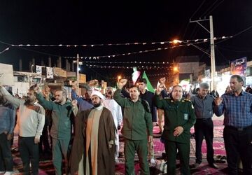 شبی که سه راه بانک ملی در رودبار جنوب، رنگ دیگری گرفت