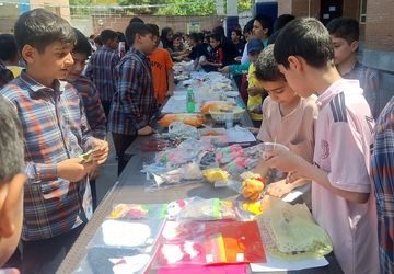 بازارچه کسب و کار دانش‌آموزی در آموزشگاه معارف ۶ ناحیه ۳ شیراز