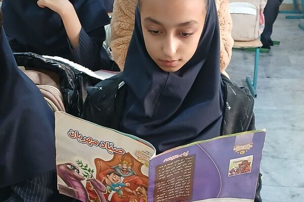 گرامیداشت هفته کتاب و کتابخوانی در مدرسه مریم بهارستان دو