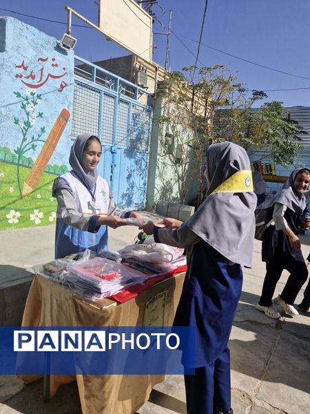 جشن عاطفه‌ها در دبیرستان افق خواف 
