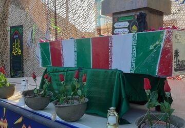 عطرآگین شدن فضای عشق و ایثار در میناب با تشیع پیکر دو شهید گمنام