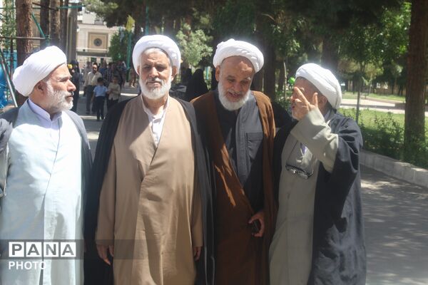نماز جمعه امروز کرمان از نگاه دوربین