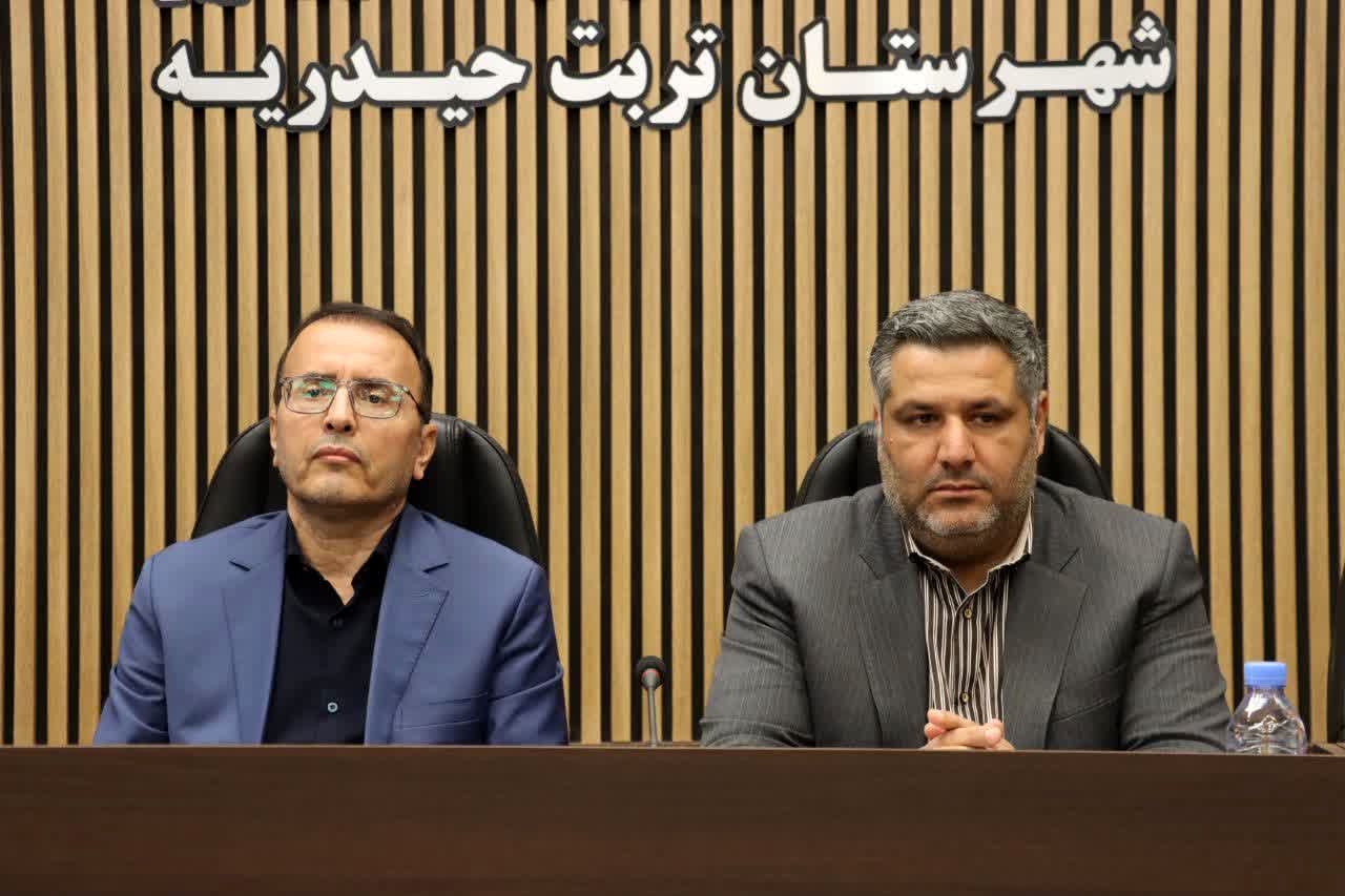 مدیران دلسوز باید با شجاعت و قوت در خدمت مردم باشند