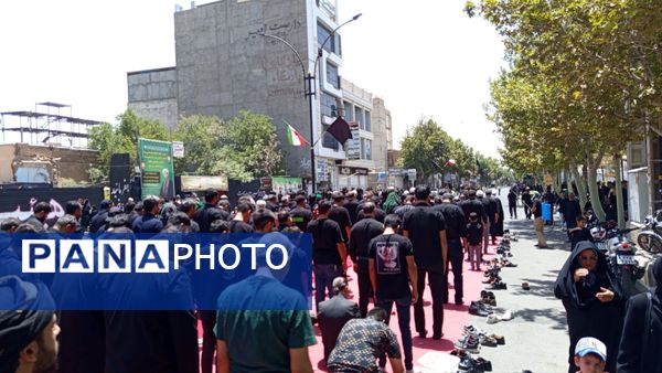 اقامه نماز ظهر عاشورا در کاشمر