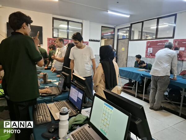 جشن علم در نمایشگاه «فانوس»؛ نمایش قدرت پژوهشگری دانش‌آموزان علامه حلی ۲