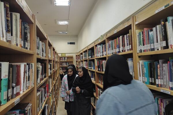بازدید دانش‌آموزان دبیرستان پویش از کتابخانه عمومی فرهنگسرای کوثر دماوند 