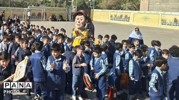 آیین نواخته شدن زنگ مهر و آغاز سال تحصیلی در دبستان پسرانه فرهنگیان ۱ ناحیه ۶ مشهد