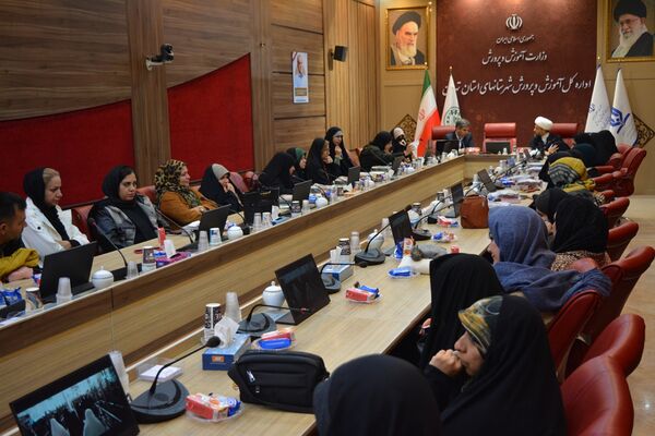 بدرقه دانش‌آموزان عمره‌گزار دختر شهرستان‌های استان تهران