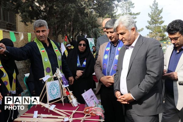 همایش «یاوران انقلاب» ناحیه ۶ مشهد در دبیرستان یاس ۲ 