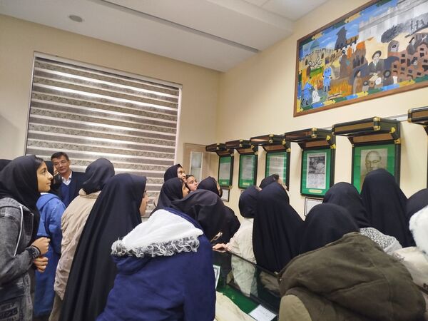 بازدید دانش آموزان دبیرستان نمونه اندیشه از موزه آرامگاه مدرس 