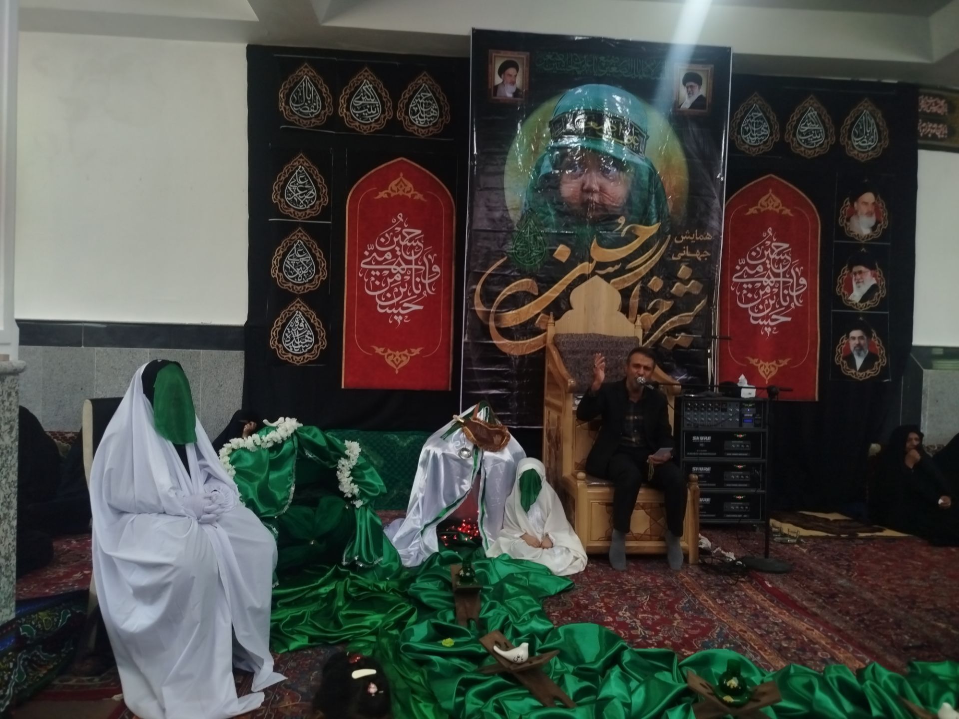 مادران و نوزادان در آئین شیرخوارگان حسینیه عاشورا نیر یزد