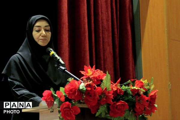 آیین تجلیل از دانش‌آموزان برگزیده جشنواره جابر ابن حیان و پژوهش‌سراهای کبودراهنگ
