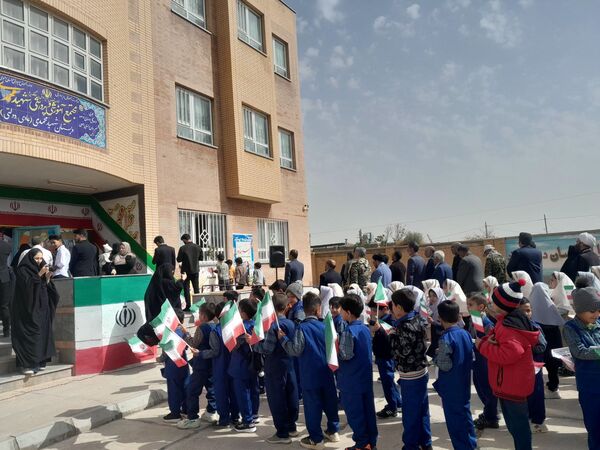  جشن شکوفه ها در دبستان شهید محمدی شهر نسر 