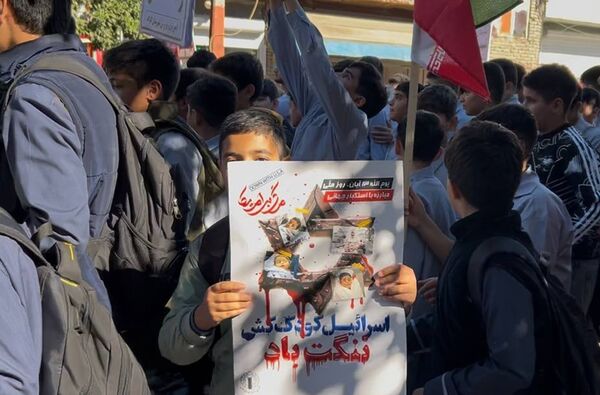 راهپیمایی روز دانش‌آموز در گلوگاه 
