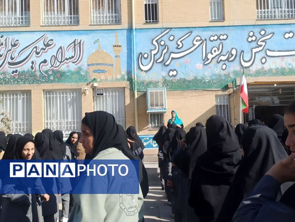 انتخابات شورای دانش آموزی در دبیرستان دخترانه امید 