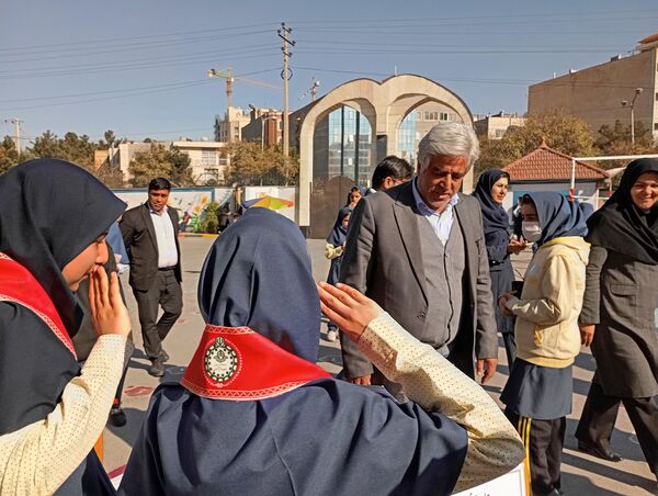 انتخابات شورای دانش آموزی در دبستان آرمینه مصلی نژاد ناحیه ۶ 