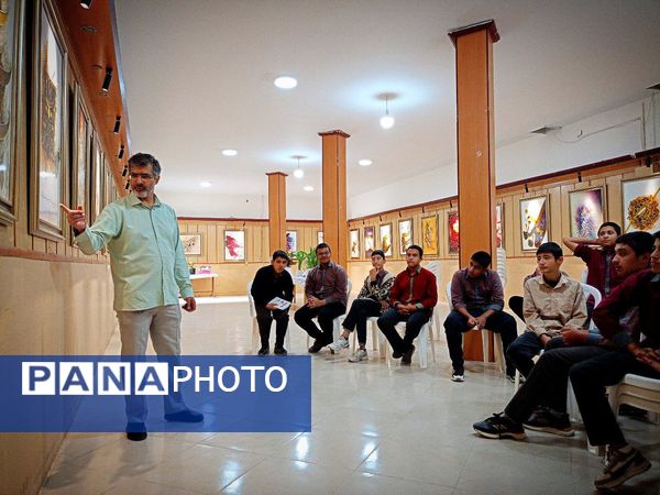 دانش آموزان دبیرستان میثاق از نمایشگاه خط بازدید کردند 