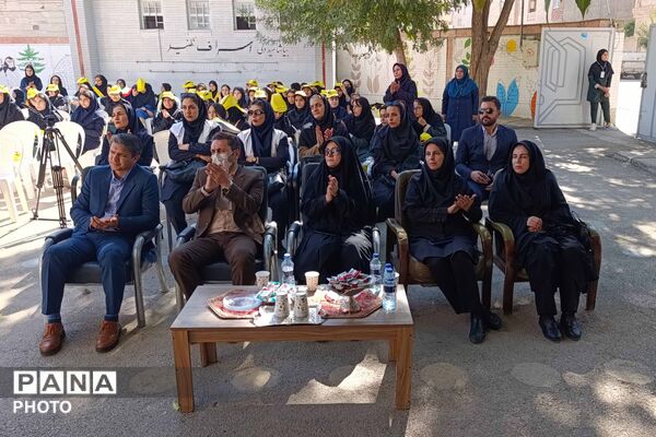 آیین گرامیداشت هفته بهداشت روان و تقدیر از همیاران مشاور در دبیرستان دخترانه رضوان برگزار شد