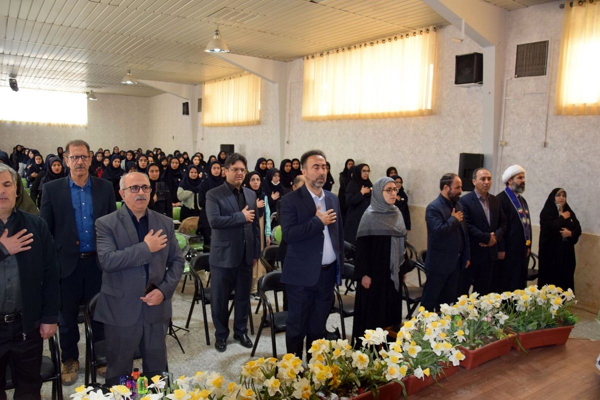 آیین متمرکز استانی انتخابات شورای دانش‌آموزی در دبیرستان شاهد شهید کلانتری ناحیه 1 کرج 