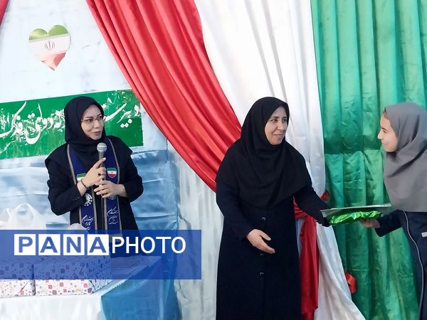 تقدیر از دانش‌آموزان برتر آموزشگاه فدک فاروج 