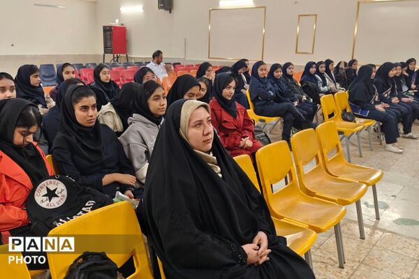 همایش همیاران مشاور دختران متوسطه اول و دوم در کانون شهید آوینی 