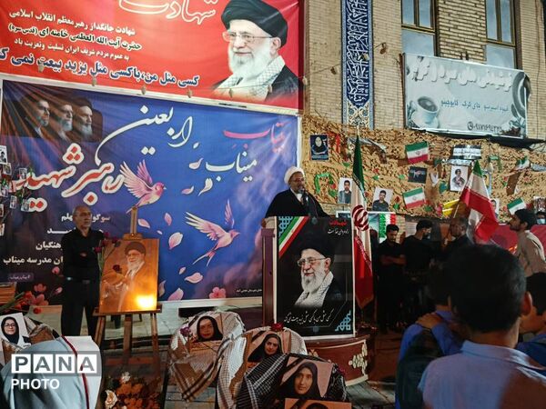 حضور پرشور مردم حاجی‌آباد در آیین‌ گرامیداشت شهدای انقلاب و دانش‌آموزان شجره طیبه