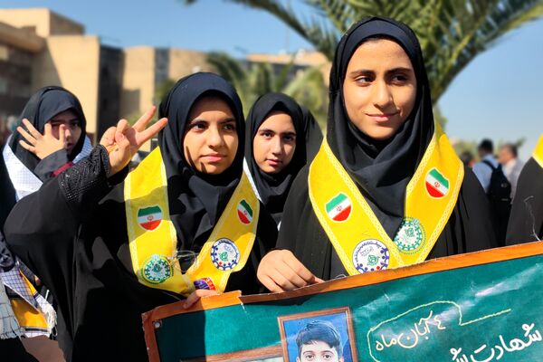 روز دانش‌آموز، روز خروشِ آگاهی و شادابی