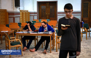 اعتکاف دانش‌آموزی در مسجد جامع شهرک غرب