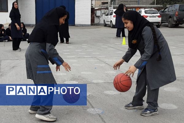 افتتاح سومین المپیاد ورزشی درون‌مدرسه‌ای در دبیرستان فرزانگان قائمشهر