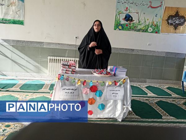 اهدای چادر به مناسبت روز دختر در خلیل‌آباد