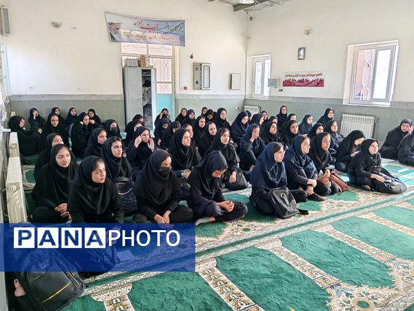 اهدای چادر به مناسبت روز دختر در خلیل‌آباد