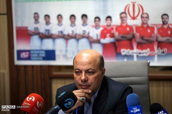 مراسم تجلیل از قهرمانان والیبال دانش‌آموزی ایران