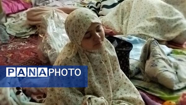 اعتکاف دانش‌آموزان دختر در مسجد امام حسین (ع) تبریز