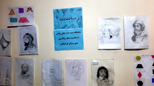 نمایشگاه دست‌سازهای دانش‌آموزان دبیرستان فرهنگیان ناحیه ۷ مشهد 