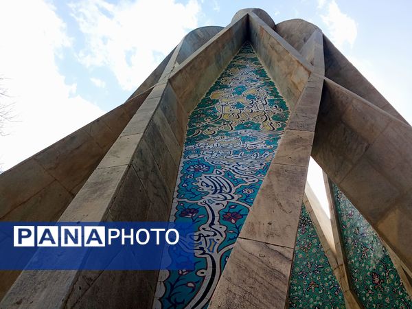 معاونان پرورشی شهرستان نیشابور از مقبره خیام بازدید کردند 