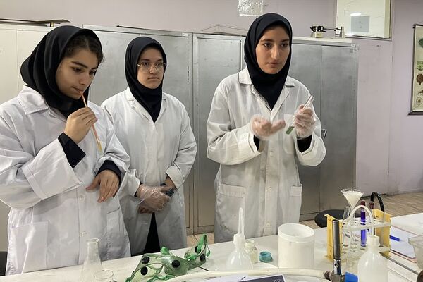 مسابقات دانش‌آموزی در پژوهشسرای بصیرت دختران