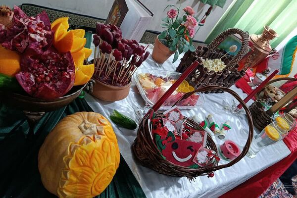 وقتی انارها لبخند زدند؛ یلدای دبیرستان ساره شورآفرین شد