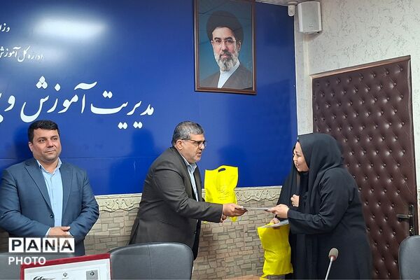 قدردانی از مربیان و مدیران منتخب طرح‌های آموزشی کودکستان‌های شهرستان قرچک