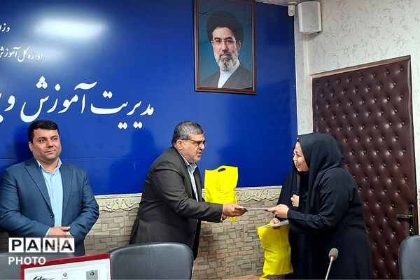 قدردانی از مربیان و مدیران منتخب طرح‌های آموزشی کودکستان‌های شهرستان قرچک