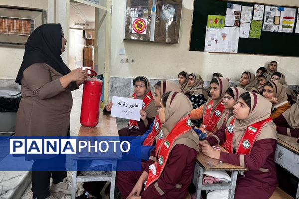 برگزاری مانور زلزله در مدارس ناحیه 4 شیراز 