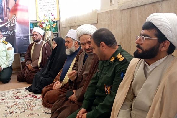 نماد وحدت شیعه و سنی در سوگ امام راحل (قدس سره)