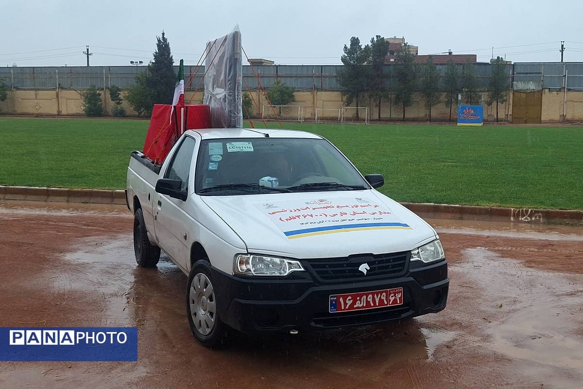 توزیع تجهیزات ورزشی به مدارس استان فارس