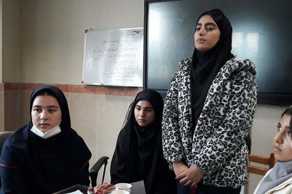 رقابت دانش‌آموزان منتخب در انتخابات منطقه‌ای شورای دانش‌آموزی بهارستان دو