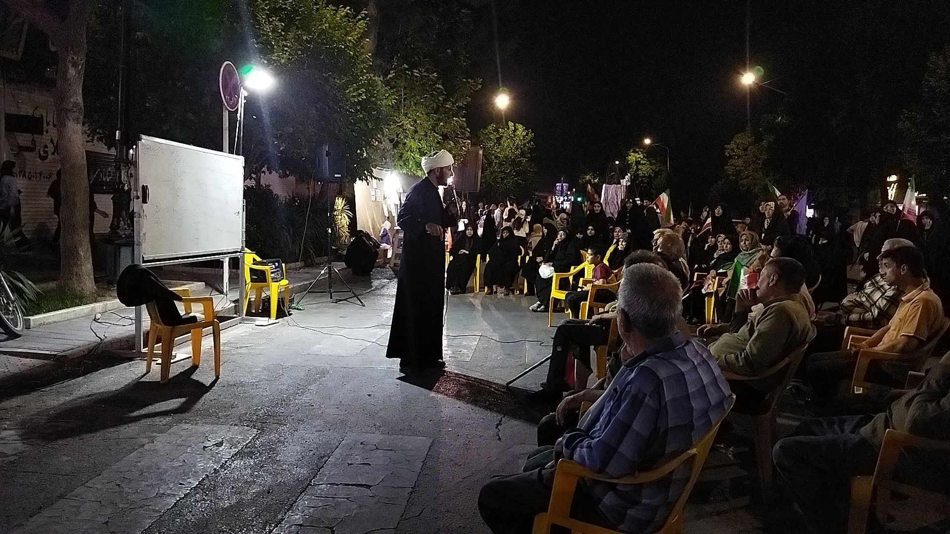 کافه گفتگوی حسینیه امام خمینی در صد و پنجمین شب 