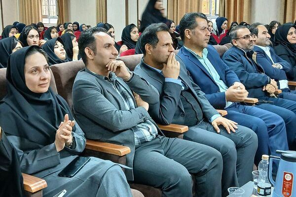 گردهمایی‌ دانش آموزی در هفته کتاب و کتابخوانی