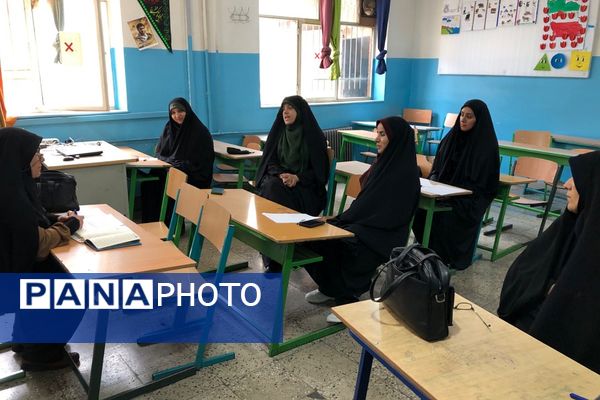 برگزاری کارگاه آموزشی اجتماعات یادگیری در دبستان پیامبر اکرم (ص) ناحیه دو شهرری 