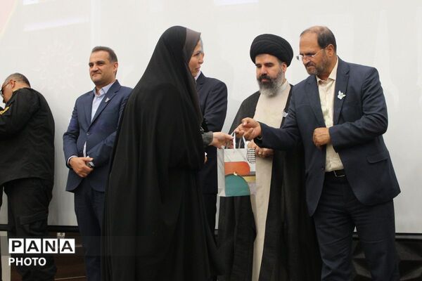 مراسم بزرگداشت مقام معلم در پردیس