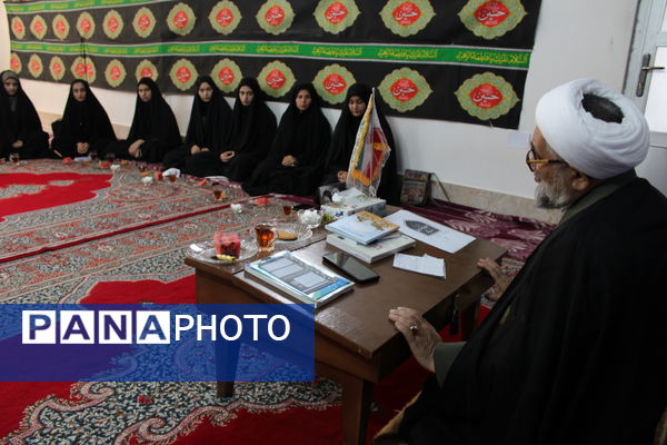 دیدار جمعی از دانش آموزان دبیرستان فاطمه الزهرا (س) با امام جمعه سملقان